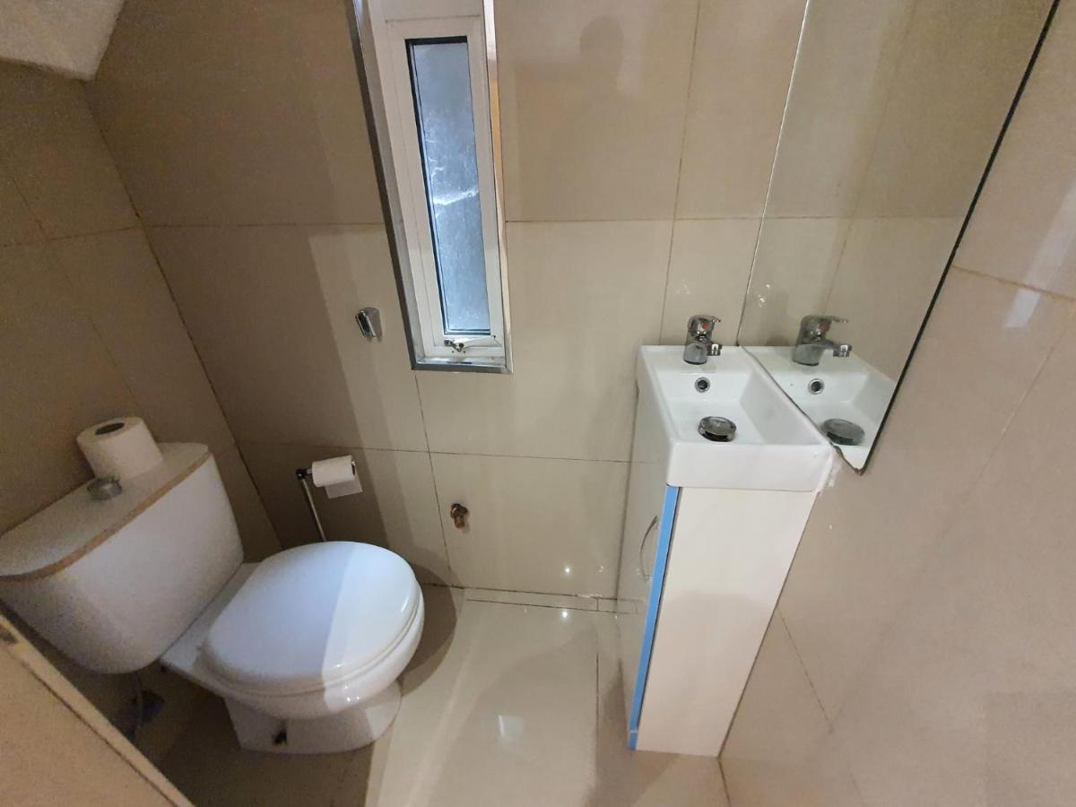 Private Room- Direct Travel Central/ Heathrow ロンドン エクステリア 写真