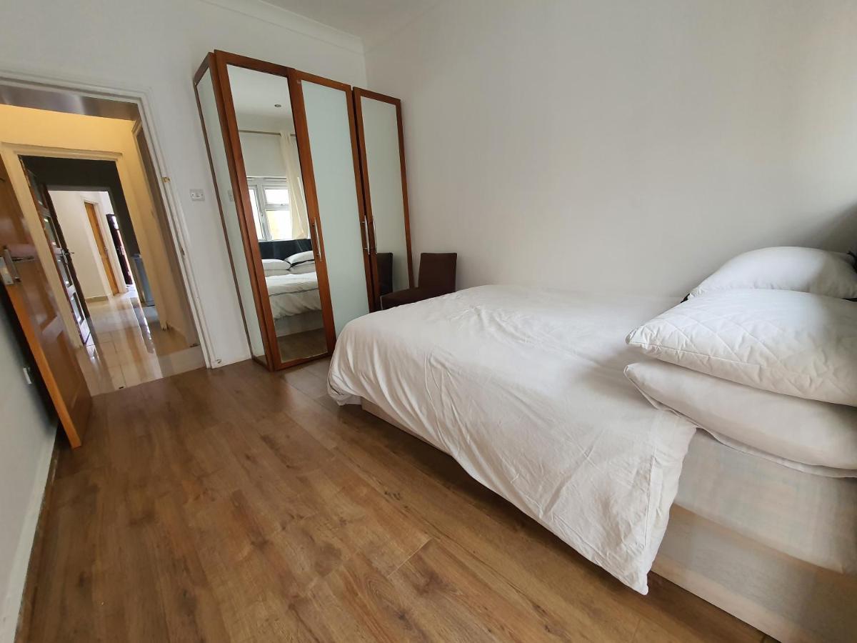 Private Room- Direct Travel Central/ Heathrow ロンドン エクステリア 写真