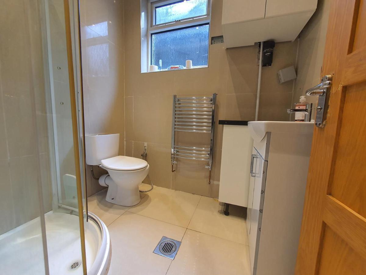 Private Room- Direct Travel Central/ Heathrow ロンドン エクステリア 写真